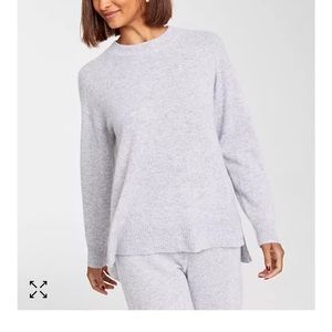 Gently worn adorable 100% cashmere sweater!